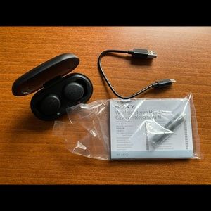 New Sony Bluetooth headphones with mic (WF-XB700)